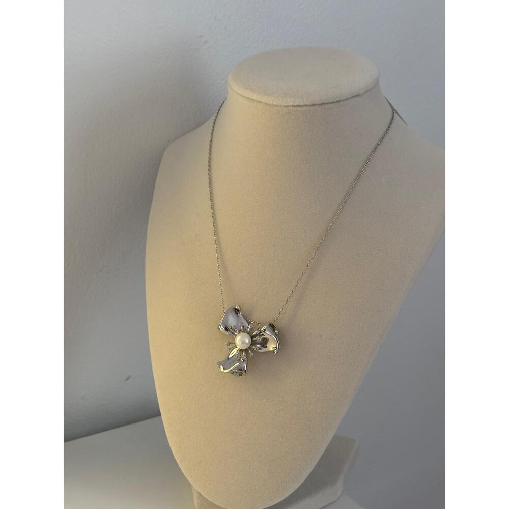 Silver Flower Pendant Necklace Pearl Crystal Statement Vintage Style - Picture 5 of 7